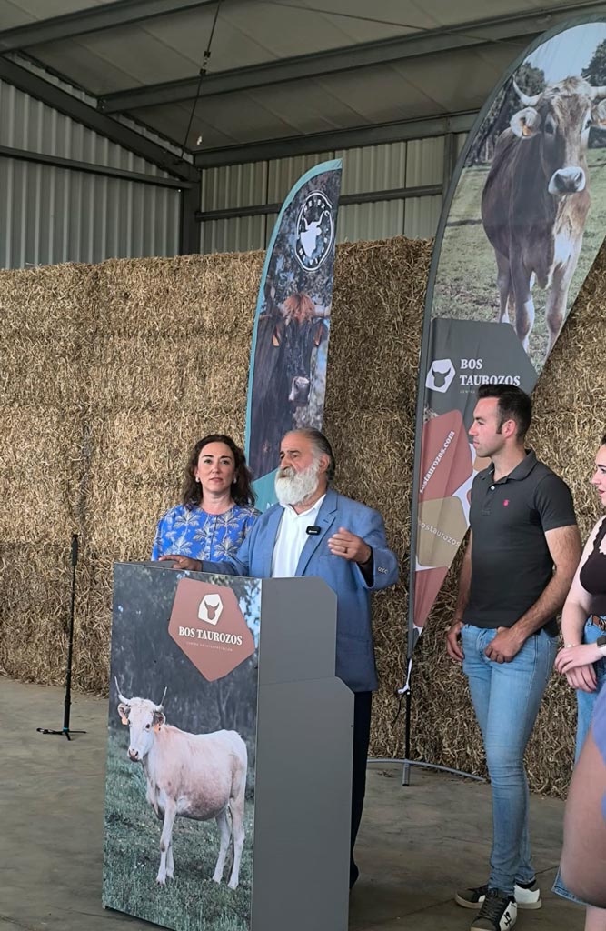 Acto inaugural con la consejera de agricultura, ganadería y desarrollo rural, María Gonzalez Corral en la inauguración del Centro de Interpretación Bos Taurozos- morucha